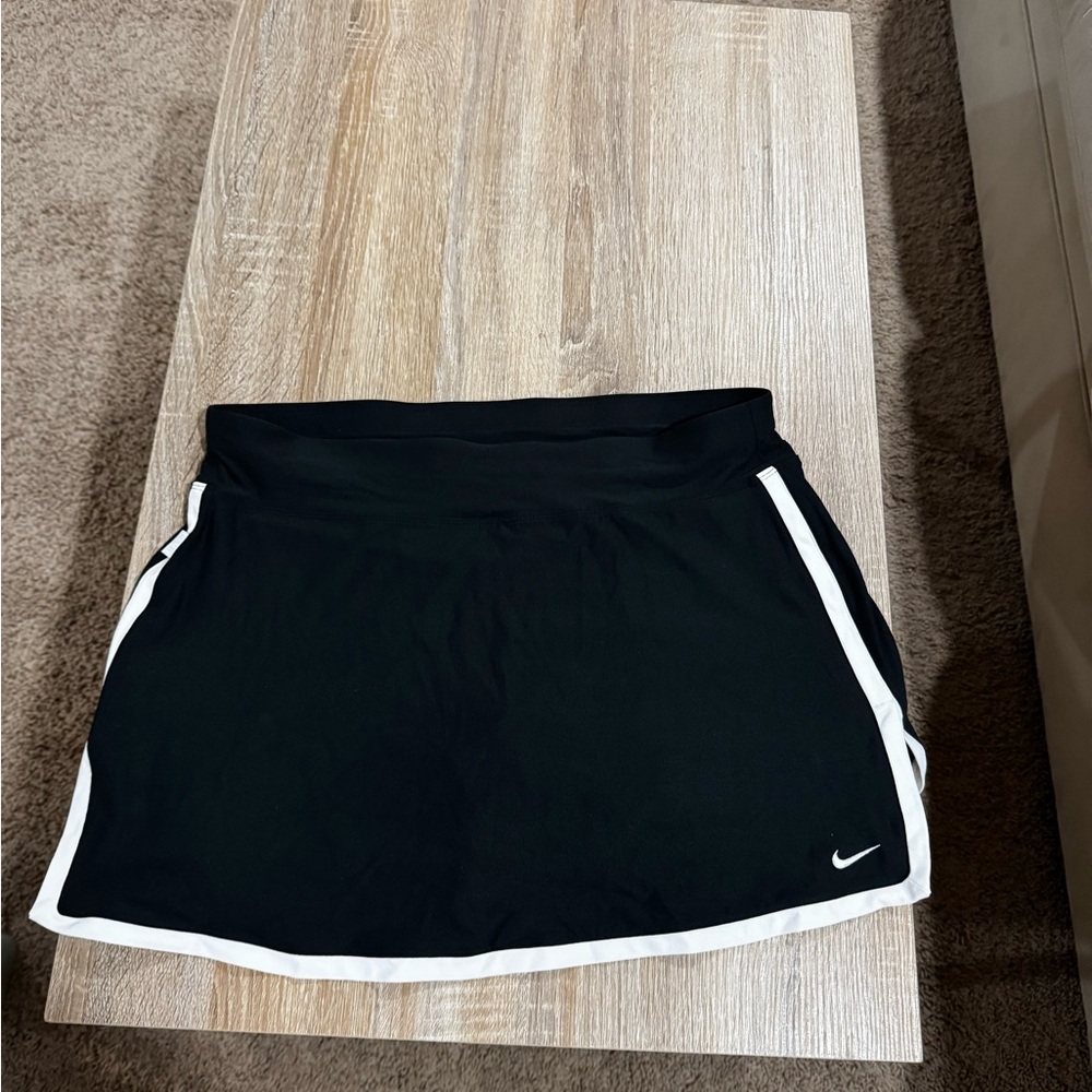Nike Black and White Skorts with Athletic Design for golf, tennis, pickleball.